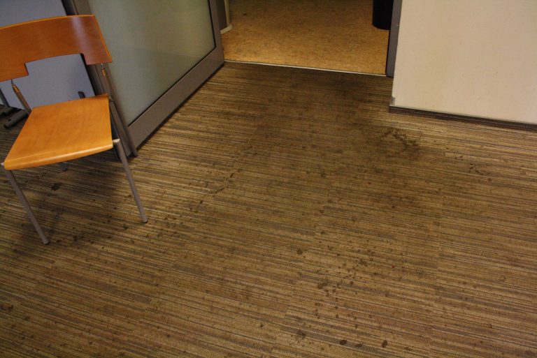 Pranie wykładzin Szczecin - przed