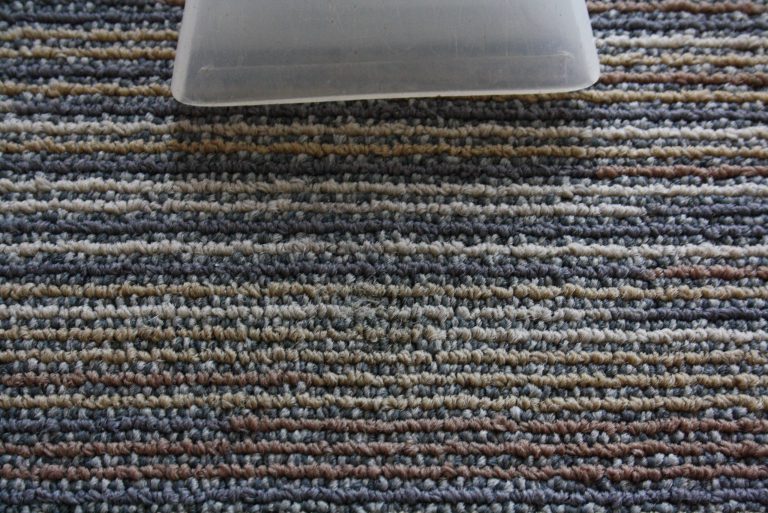 Usunięta guma z wykładziny dywanowej