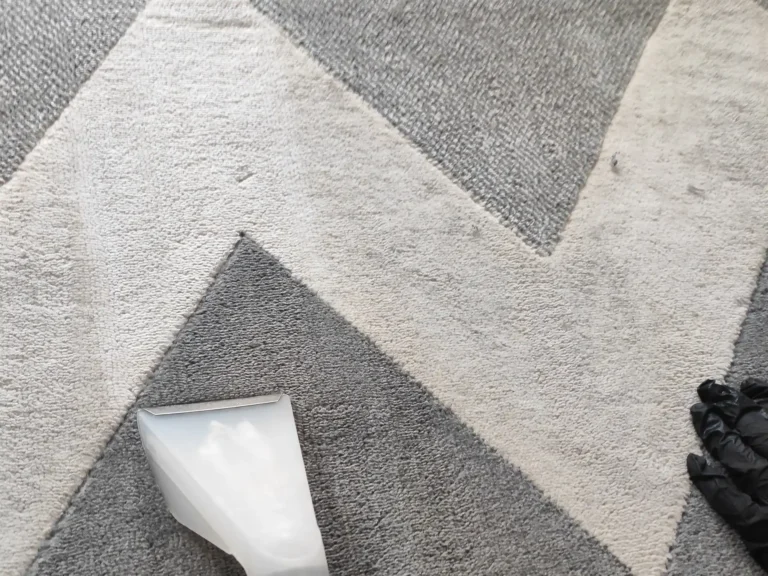 Ciekawy wzór na dywanie po praniu wygląda znacznie lepiej.