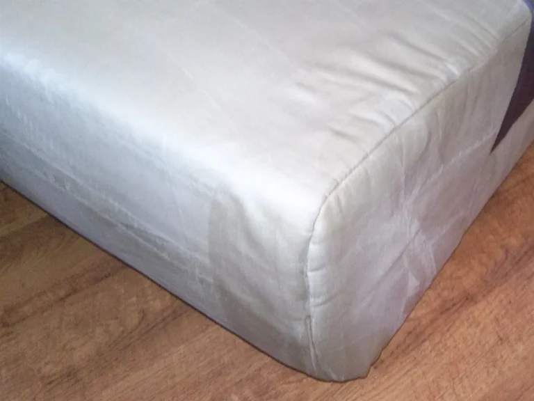 Wypraliśmy ten narożnik ekstrakcyjnie w Szczecinie. Uratowaliśmy mebel klientki.