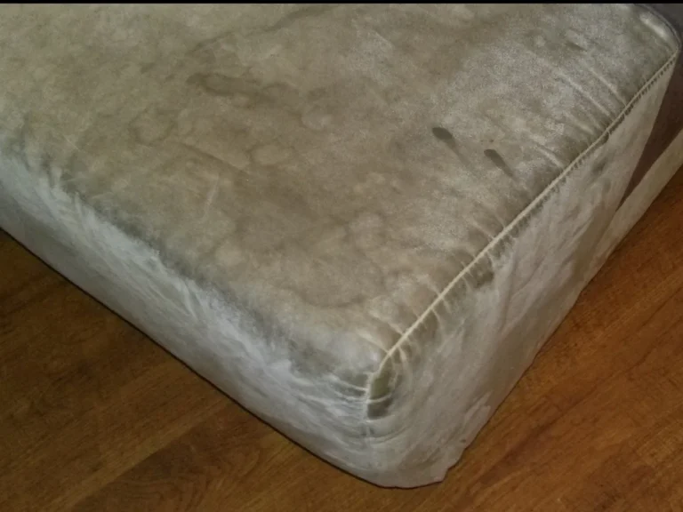 Narożnik tak brudny, że klientka chciała go wyrzucić.