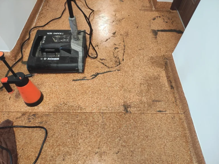 Niwelacja nagromadzonych warstw akrylowych.