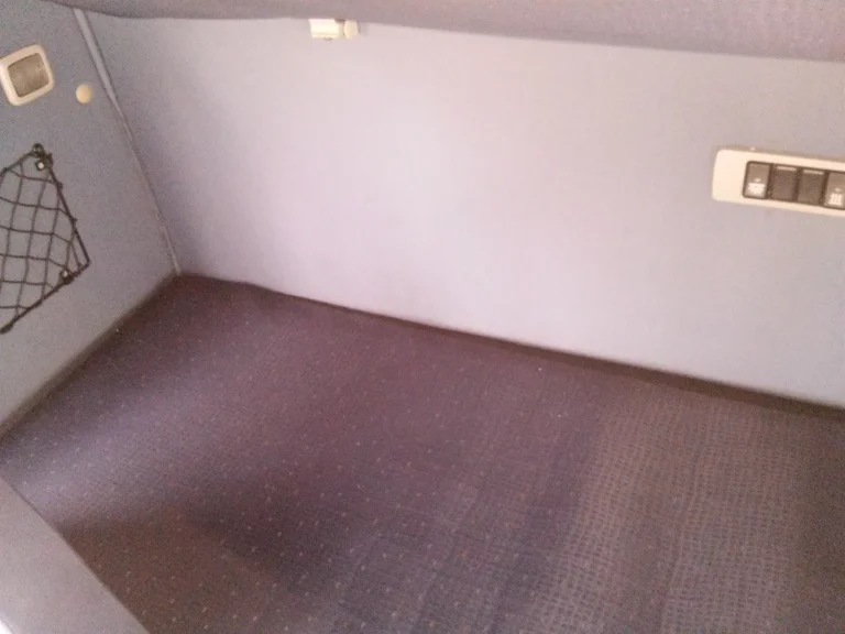 Ścianka w TIR z zaciekami po praniu