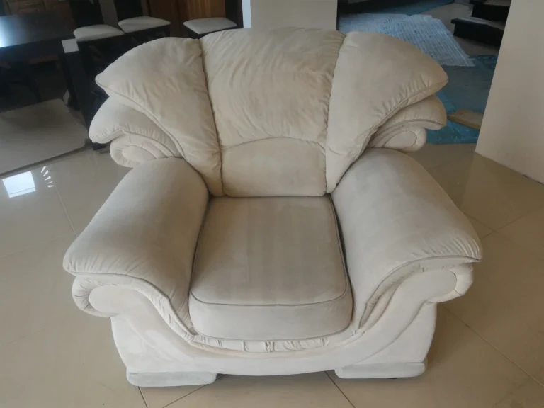 Fotel odzyskał idealną biel po naszym praniu.