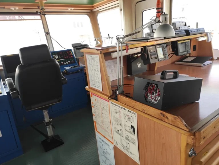 Ozonowanie w celu odkażenia niemieckiego statku.