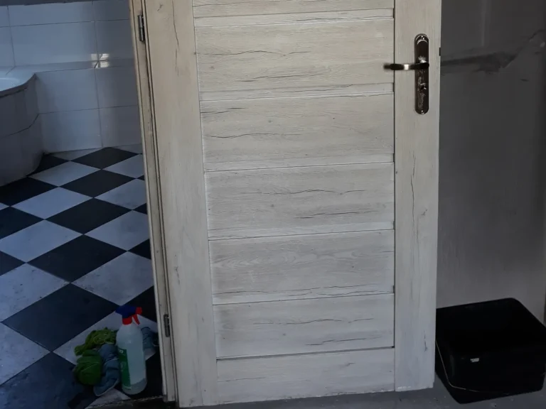 Pożar - mycie drzwi po