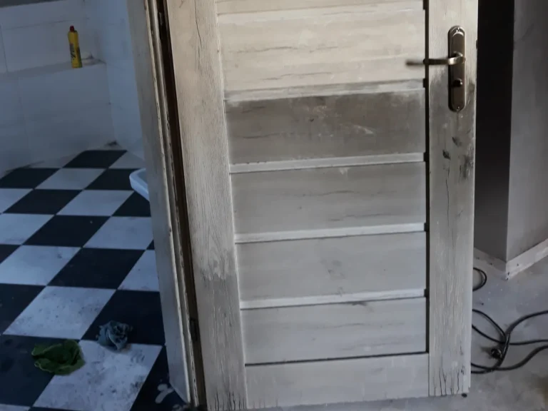 Pożar - mycie drzwi w trakcie