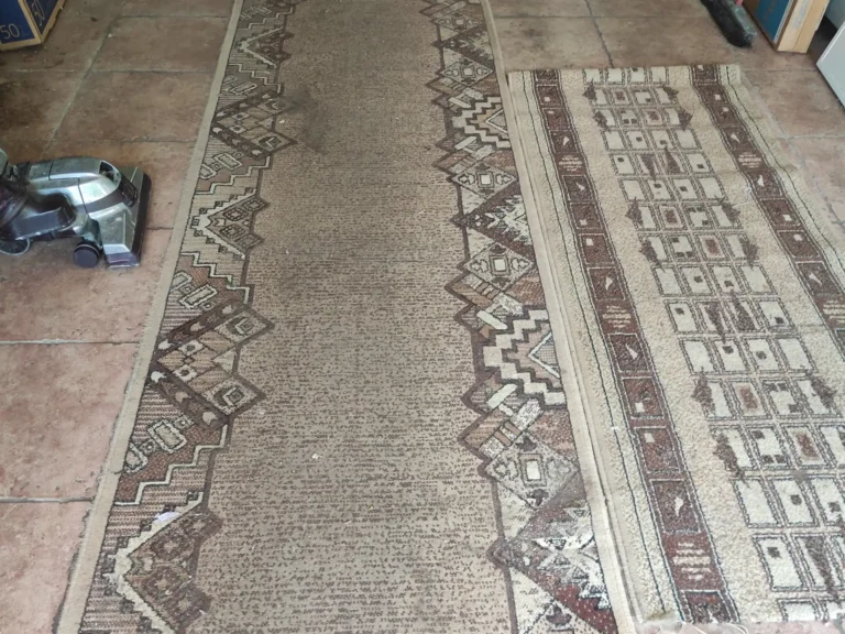 Pieski klienta zabrudziły chodniczek ale my go zaraz wyczyścimy