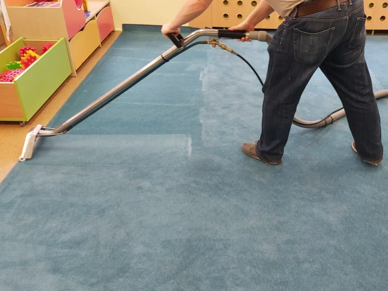 Czyszczenie wykładziny w jednym ze Szczecińskich przedszkoli.