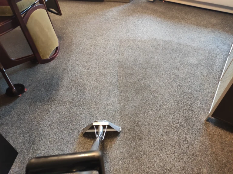 Biuro w Szczecinie przy al. Mickiewicza i pranie wykładziny.