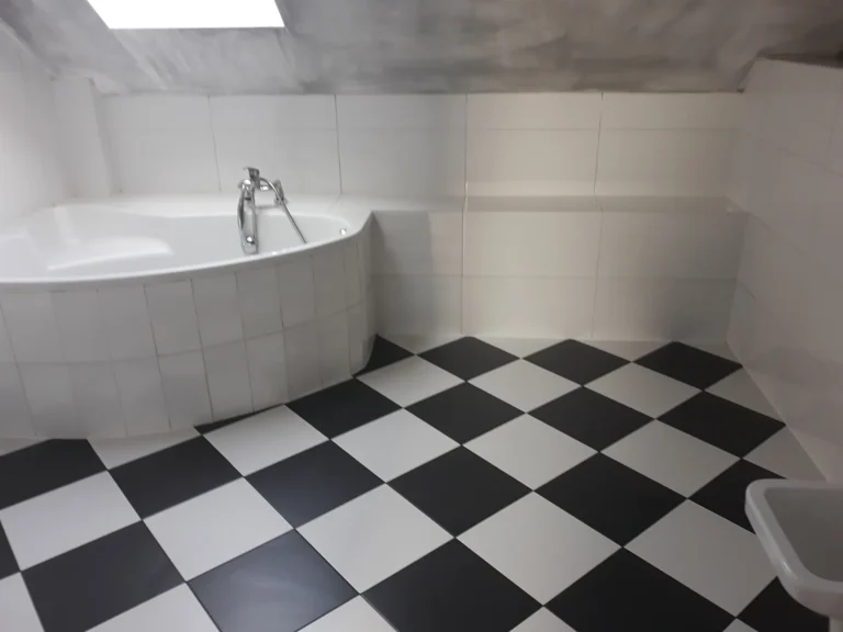 Oczyszczanie pożaru - łazienka po