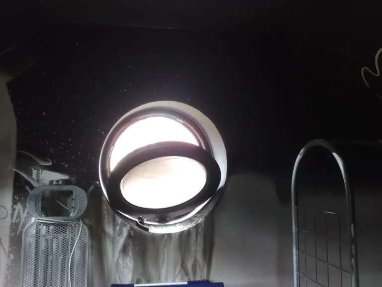 Okopcone okno od pożaru