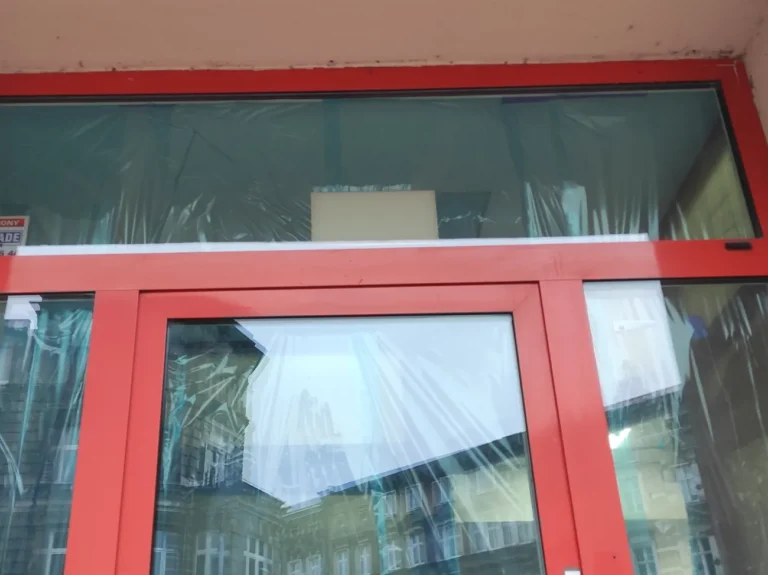 Zdejmujemy naklejki na oknach CIR - po zdjęciu